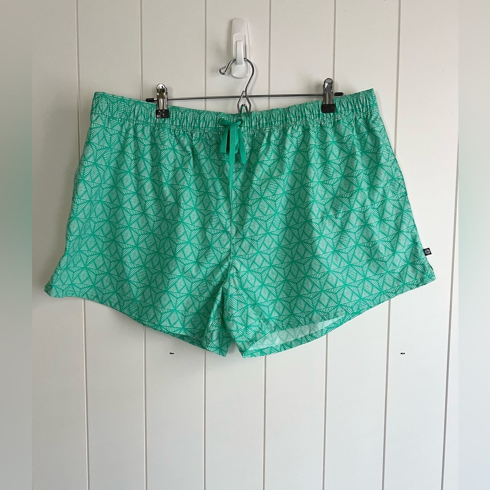 Lauren James Shorts Geometric Print size 2XL green white